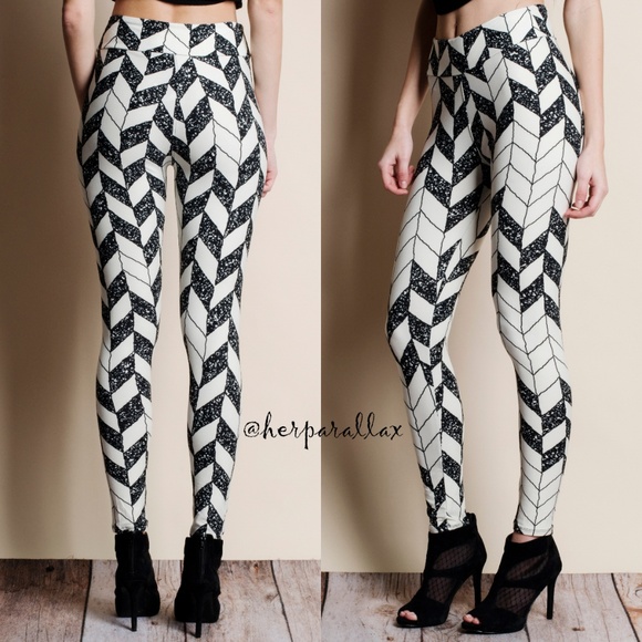 Geometric Super Soft Leggings - Picture 2 of 2